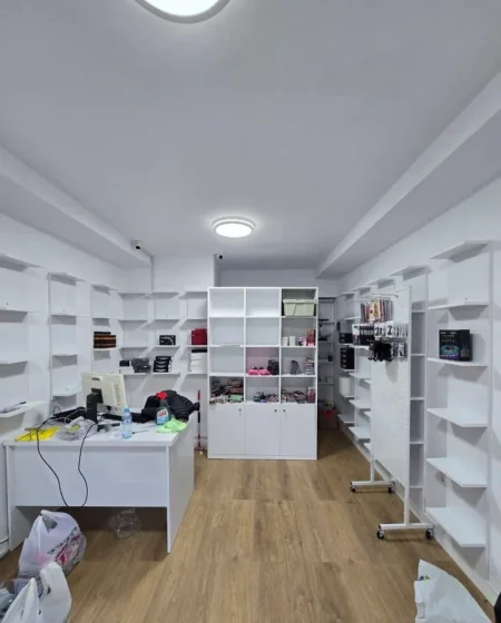 Tirane, jepet me qera apartament 1+1 Kati 0, 23 m² 120.000 € (Sheshi Willson, Tiranë)