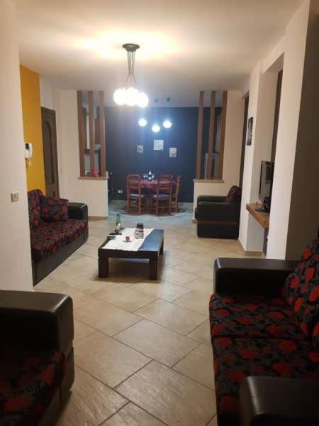 Tirane, jepet me qera apartament 2+1+Ballkon Kati 2, 90 m² 600 € (Rruga Fortuzi , prane eco market)