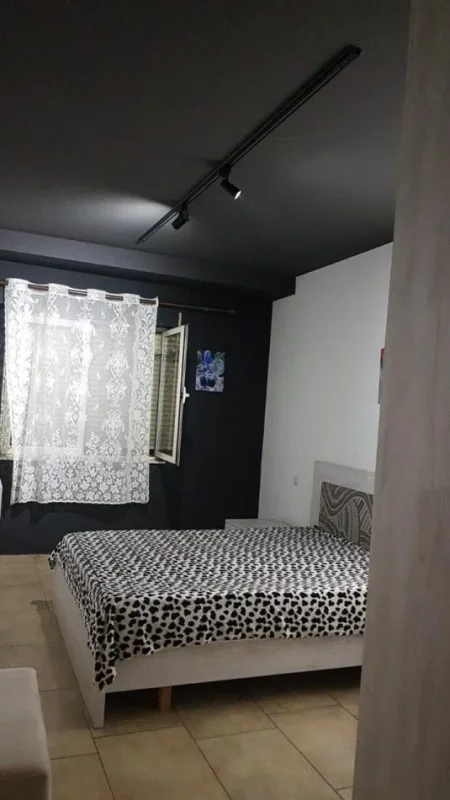 Tirane, jepet me qera apartament 2+1+Ballkon Kati 2, 90 m² 600 € (Rruga Fortuzi , prane eco market)