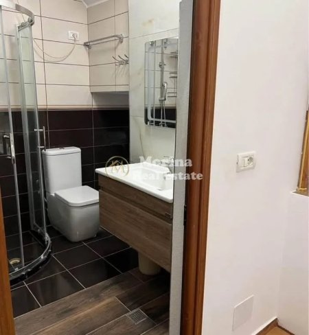 Tirane, jepet me qera apartament duplex 2+1 Kati 1, 75 m² 550 € (Rruga Salaudin Gabrani)