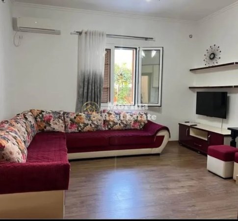Tirane, jepet me qera apartament duplex 2+1 Kati 1, 75 m² 550 € (Rruga Salaudin Gabrani)