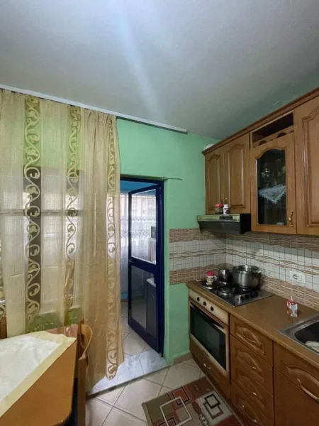 Tirane, shitet apartament 2+1 Kati 1, 120.000 € 