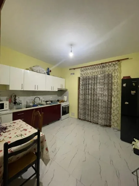 Tirane, shitet Vile 3+1 , 500 m² 500.000 €