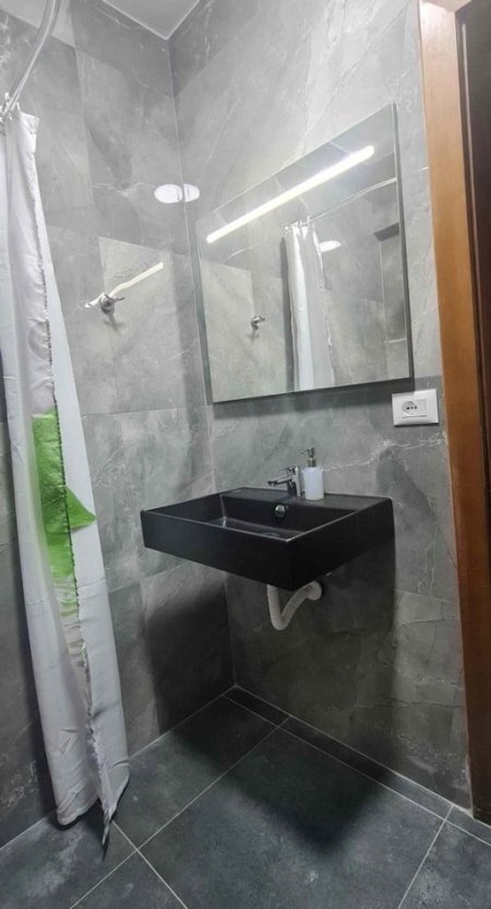 Tirane, jepet me qera apartament 3+1+Ballkon Kati 2, 100 m² 570 € (pranë Universitetit “ZKM” – Rruga Dritan Hoxha)