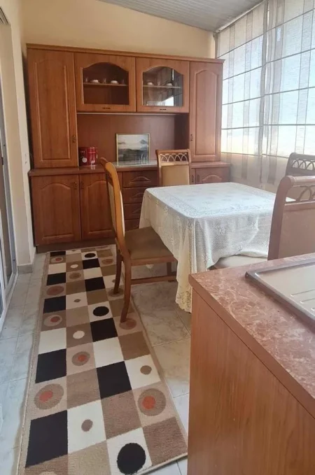 Tirane, jepet me qera apartament 3+1+Ballkon Kati 2, 100 m² 570 € (pranë Universitetit “ZKM” – Rruga Dritan Hoxha)