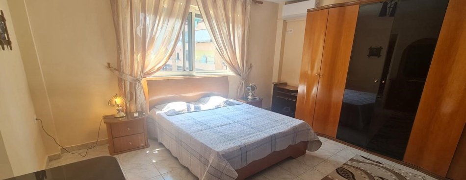 Tirane, jepet me qera apartament 3+1+Ballkon Kati 2, 100 m² 570 € (pranë Universitetit “ZKM” – Rruga Dritan Hoxha)