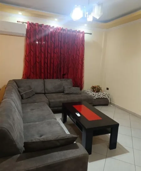Tirane, jepet me qera apartament 2+1 Kati 4, 125 m² 600 € (VILAT GJERMANE)