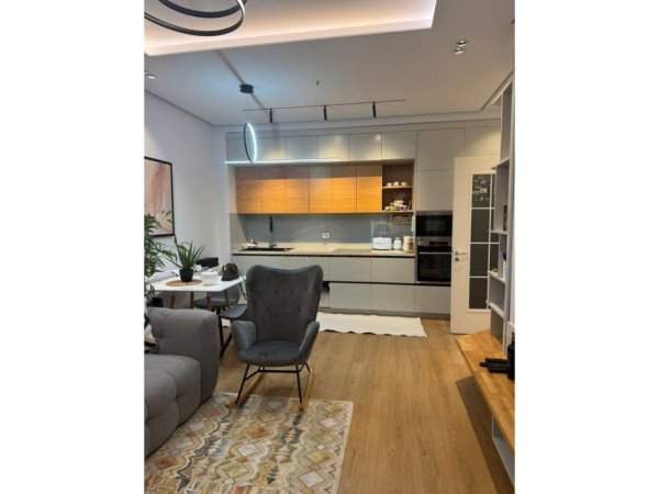 Tirane, jap me qera apartament 2+1+Ballkon Kati 4, 75 m² 1.000 € (ZOGU I ZI)