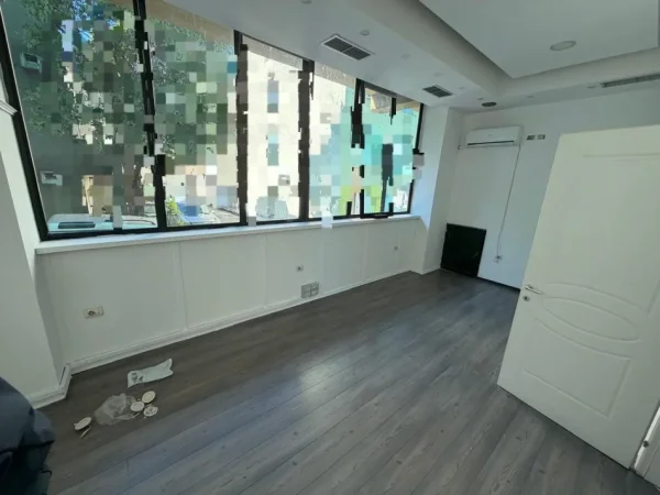 Tirane, jepet me qera zyre Kati 0, 150 m² 1.500 € (Vasil Shanto)