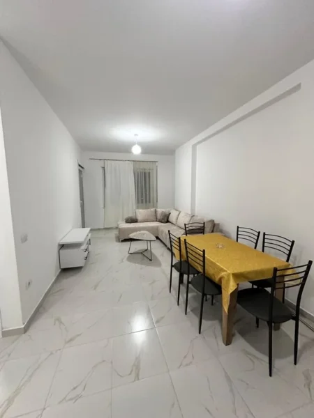 Tirane, jepet me qera apartament 1+1 Kati 6, 68 m² 500 € (Rruga e Kavajes, perball Birra Tirana — Pallati Henke)