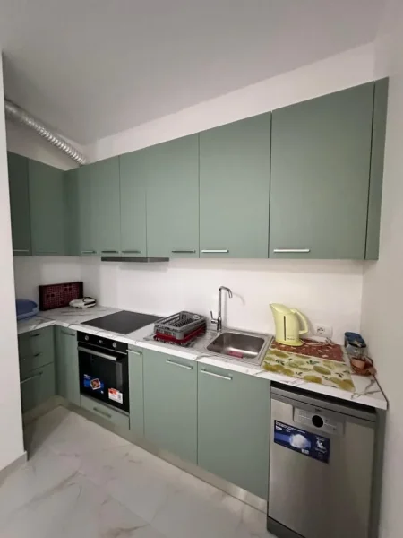 Tirane, jepet me qera apartament 1+1 Kati 6, 68 m² 500 € (Rruga e Kavajes, perball Birra Tirana — Pallati Henke)