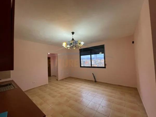 Tirane, jap me qera ambjent biznesi Kati 0, 76 m² 615 € (PRANE MINISTRISE SE JASHTME)