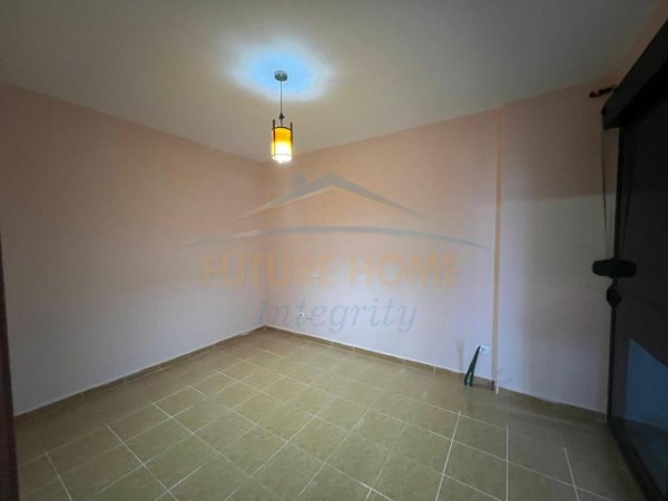 Tirane, jap me qera ambjent biznesi Kati 0, 76 m² 615 € (PRANE MINISTRISE SE JASHTME)