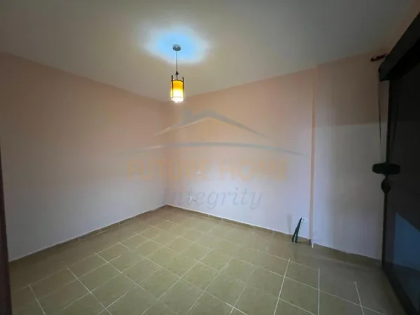 Tirane, jap me qera ambjent biznesi Kati 0, 76 m² 615 € (PRANE MINISTRISE SE JASHTME)