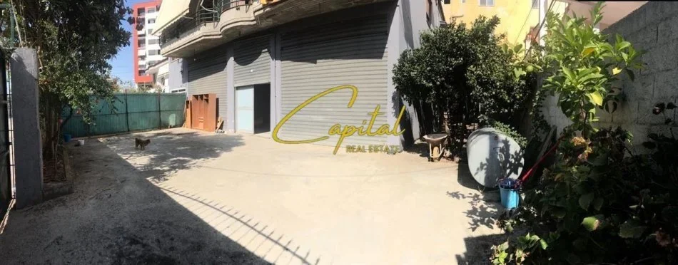 Tirane, jepet me qera magazine Kati 0, 156 m² 1.000 € (ASTIR)