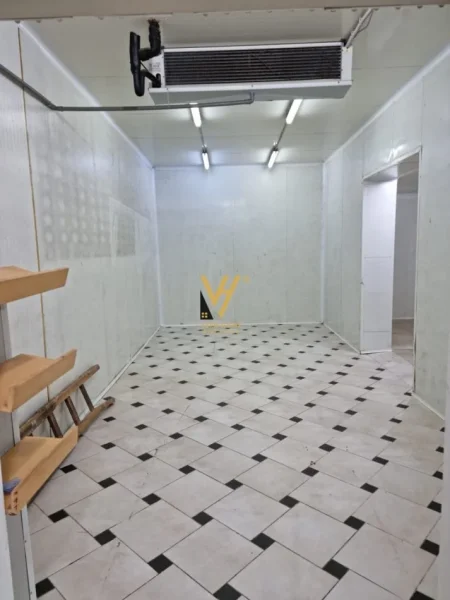 Tirane, jepet me qera magazine Kati 0, 300 m² 1.000 € (SELITE)