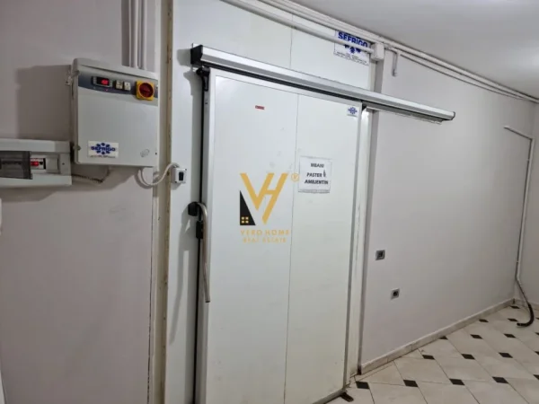 Tirane, jepet me qera magazine Kati 0, 300 m² 1.000 € (SELITE)