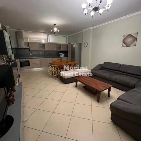 Tirane, jepet me qera apartament 2+1+Ballkon Kati 4, 100 m² 450 € (Rruga Hamdi Garunja)