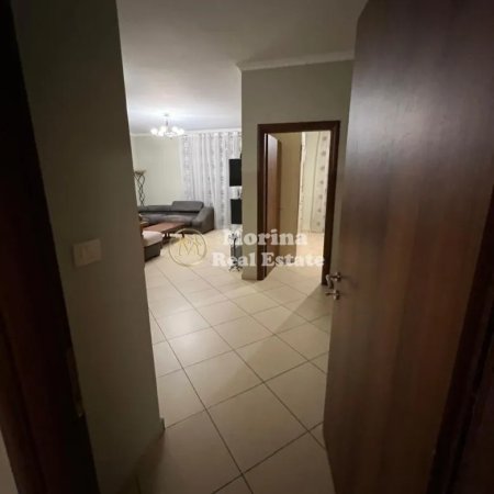 Tirane, jepet me qera apartament 2+1+Ballkon Kati 4, 100 m² 450 € (Rruga Hamdi Garunja)