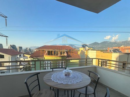 Tirane, jepet me qera apartament 1+1 Kati 2, 70 m² 700 € 