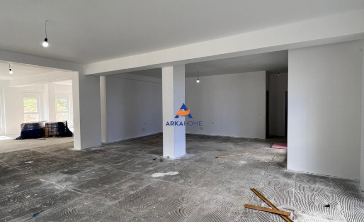 Tirane, jepet me qera Kati 0, 216 m² 3.000 € (MANGALEM 2)