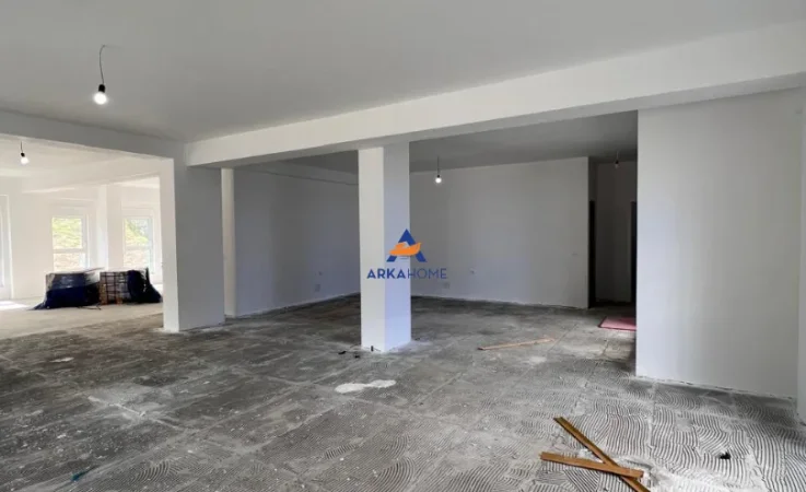 Tirane, jepet me qera Kati 0, 216 m² 3.000 € (MANGALEM 2)