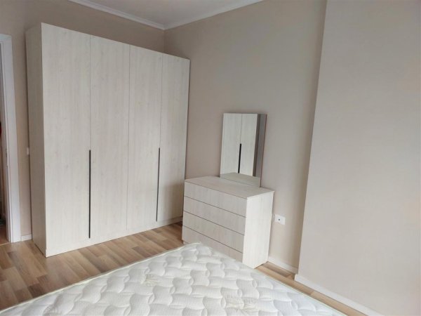 Tirane, jepet me qera apartament 1+1 Kati 4, 65 m² 500 € (Bulevardi Migjeni Astir)