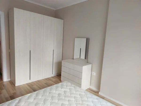 Tirane, jepet me qera apartament 1+1 Kati 4, 65 m² 500 € (Bulevardi Migjeni Astir)