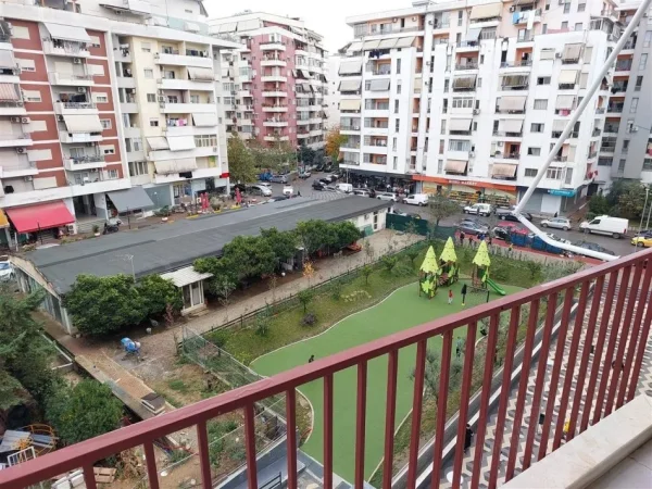Tirane, jepet me qera apartament 1+1 Kati 4, 65 m² 500 € (Bulevardi Migjeni Astir)