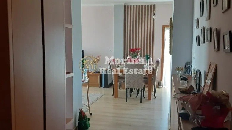 Tirane, jepet me qera apartament 2+1+Ballkon Kati 2, 150 m² 550 € (Rezidenca Chateau Linza)