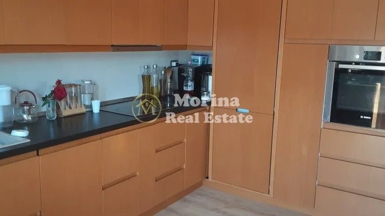 Tirane, jepet me qera apartament 2+1+Ballkon Kati 2, 150 m² 550 € (Rezidenca Chateau Linza)