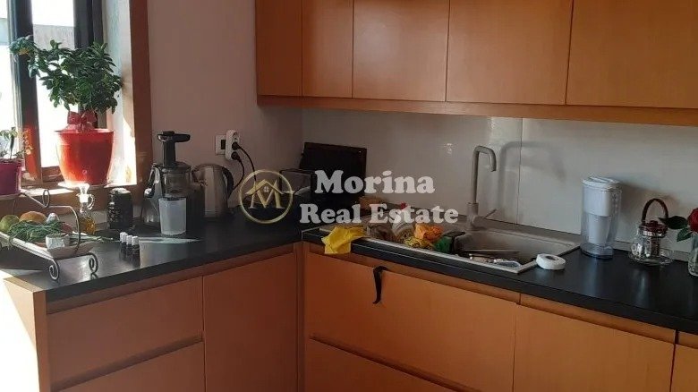 Tirane, jepet me qera apartament 2+1+Ballkon Kati 2, 150 m² 550 € (Rezidenca Chateau Linza)