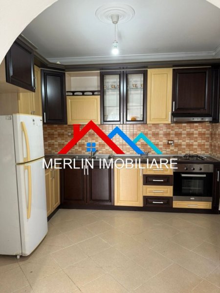 Tirane, jepet me qera shtepi 2+1+Ballkon , 140 m² 620 € (RRUGA KASEM SHIMA,CASA ITALIA)