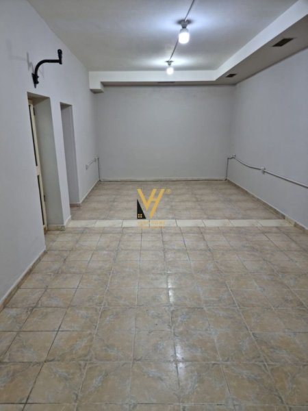 Tirane, shitet magazine Kati 0, 300 m² 360.000 € (SELITE)