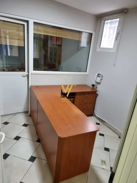 Tirane, shitet magazine Kati 0, 300 m² 360.000 € (SELITE)