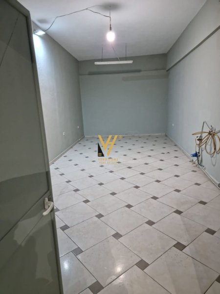 Tirane, shitet magazine Kati 0, 300 m² 360.000 € (SELITE)