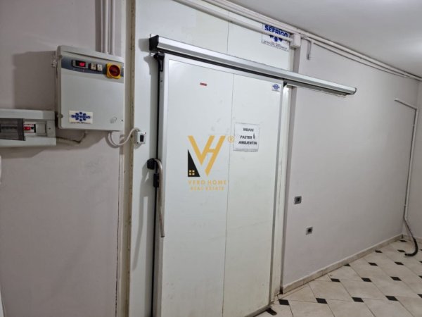 Tirane, shitet magazine Kati 0, 300 m² 360.000 € (SELITE)