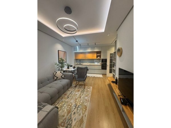 Tirane, jepet me qera apartament 2+1 Kati 4, 76 m² 1.000 € (ZOGU I ZI FOLEJA E GJELBER)