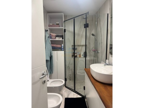 Tirane, jepet me qera apartament 2+1 Kati 4, 76 m² 1.000 € (ZOGU I ZI FOLEJA E GJELBER)