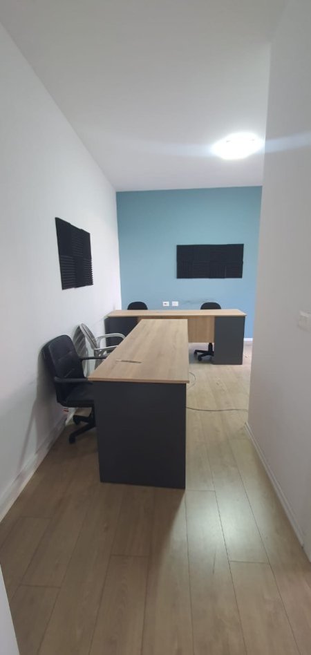 Tirane, jepet me qera zyre Kati 4, 125 m² 850 € (Tirana Garden Building)