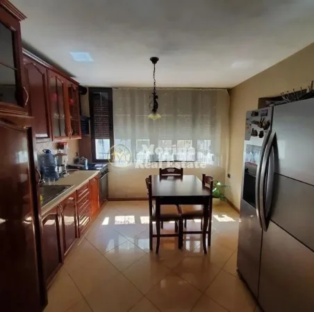 Tirane, shitet apartament 3+1 Kati 2, 110 m² 231.750 € (21 Dhjetori)