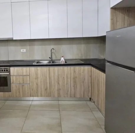 Tirane, jepet me qera apartament 1+1+Ballkon Kati 2, 63 m² 500 € (Kopshti Botanik prane Bar Enzo .)