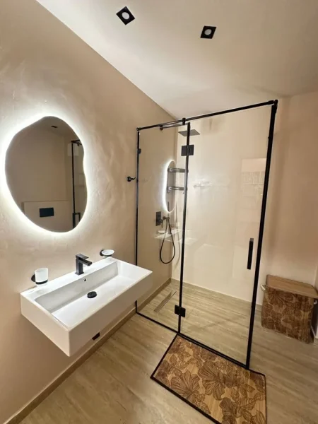 Tirane, jepet me qera apartament 1+1 Kati 15, 76 m² 900 € (ish Ekspozita)