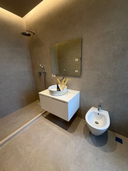 Tirane, shitet apartament 1+1+Ballkon Kati 4, 64 m² 182.000 € (KOMUNA E PARISIT)