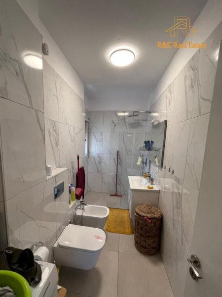 Tirane, shitet apartament 2+1+Ballkon Kati 8, 91 m² 210.000 € (Vila Gold)
