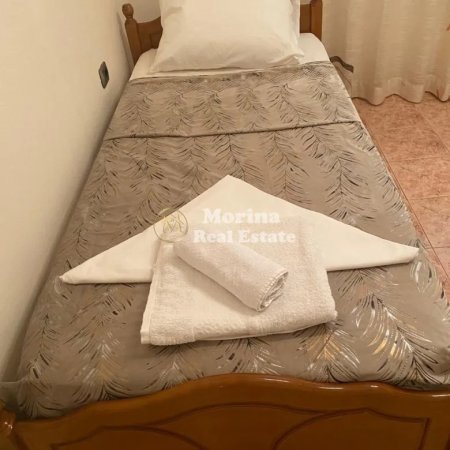 Tirane, jepet me qera apartament 3+1 Kati 2, 120 m² 1.000 € (Rruga e Elbasanit)