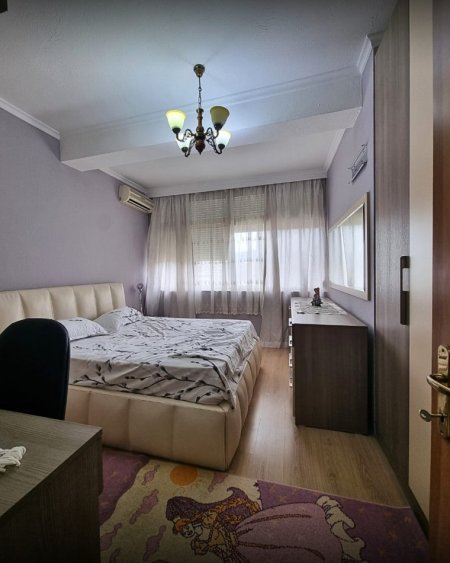 Tirane, jepet me qera apartament 2+1+Aneks+Ballkon Kati 8, 650 € 