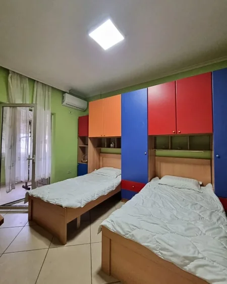 Tirane, jepet me qera apartament 2+1+Aneks+Ballkon Kati 8, 650 € 