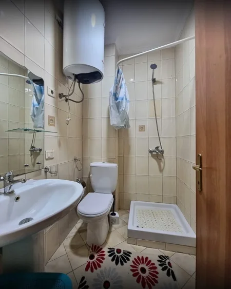 Tirane, jepet me qera apartament 2+1+Aneks+Ballkon Kati 8, 650 € 