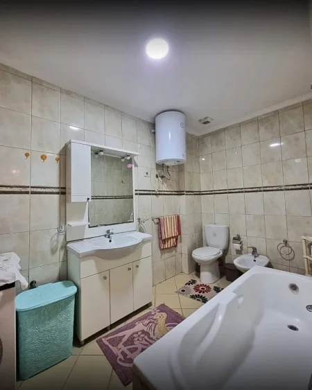 Tirane, jepet me qera apartament 2+1+Aneks+Ballkon Kati 8, 650 € 